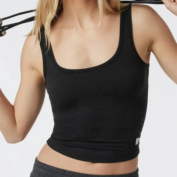 Vuori Sunrise Crop Ribbed Tank - Picture 7 of 12